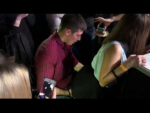 ❤️ Seks nyata di klub malam Rusia. Gadis Rusia berusia 18 tahun di anus dan vagina bercinta di klub malam ❤️❌  Sex pada kami ️❤